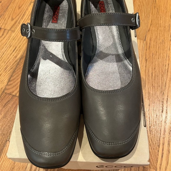 Ecco Grey Leather Mary Jane Flats (Brand New), size 40 EU - Picture 2 of 6